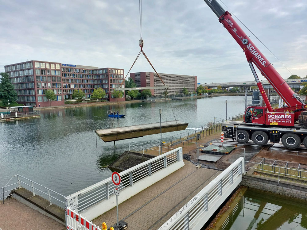 Abbau Ponton-Brücke