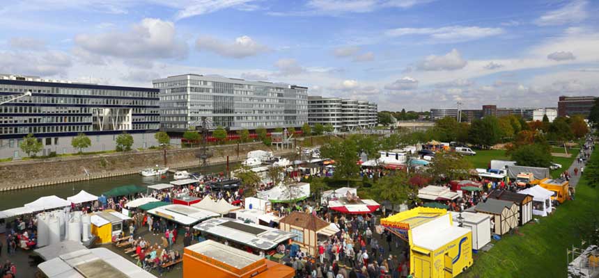 Duisburger Marina-Markt am Innenhafen