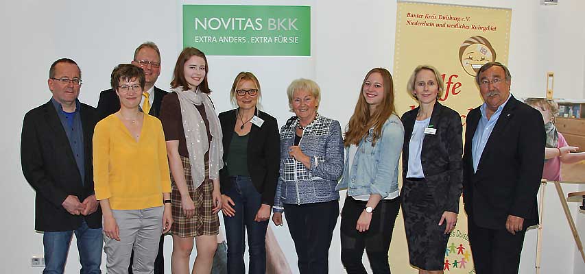 v.l.: Ditmar Schädel, Universität Duisburg-Essen, Simone Schulzen, Novitas BKK-Pressesprecher Harald Stollmeier, Studentin Eva Heinold, Antje Bandemer und Dr. Gabriele Weber vom Bunten Kreis, Studentin Lena Recki, Stefanie Eickmeier, Geschäftsbereichsleit