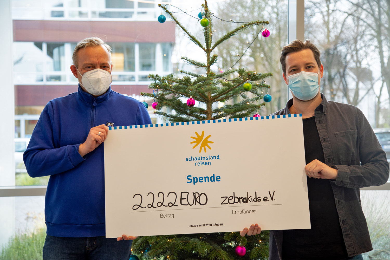 Spendenübergabe Lichtermarkt 2021